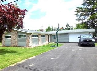 1152 Oakhurst Dr, Slatington, PA 18080