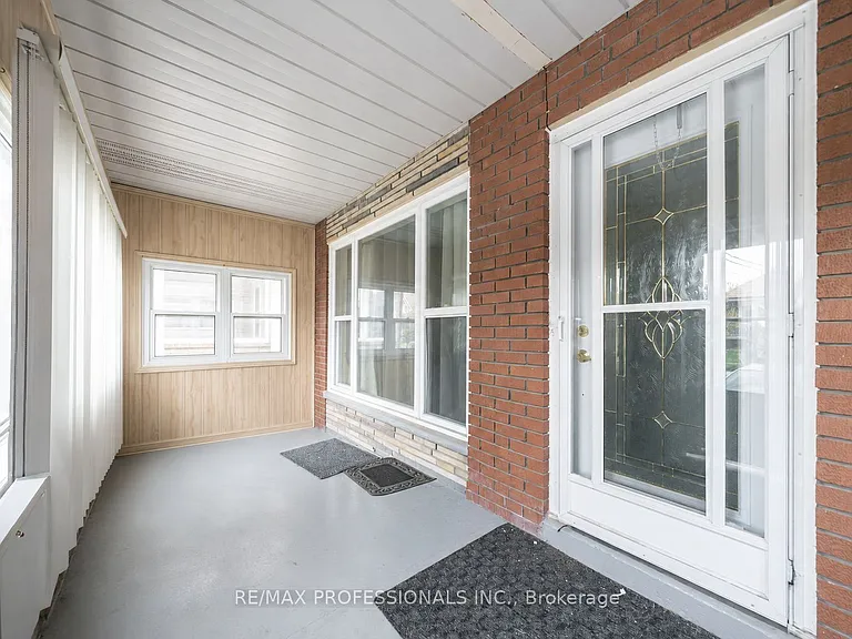 35A Bowie Ave #UPPER — Photo 4