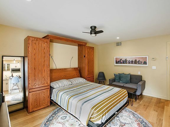 5th image of 828 Diamond St