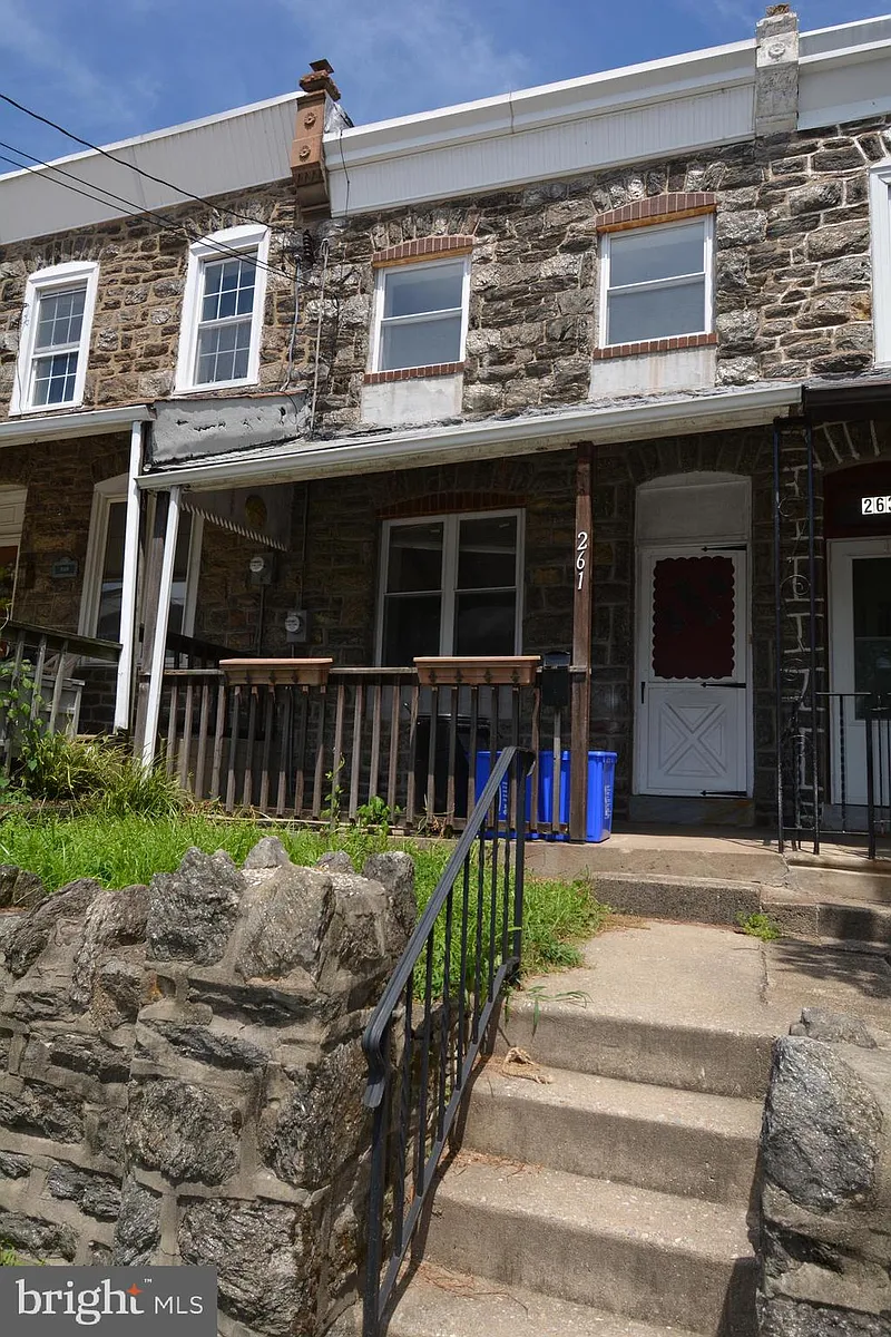 Building Photo - 261 Lauriston St
