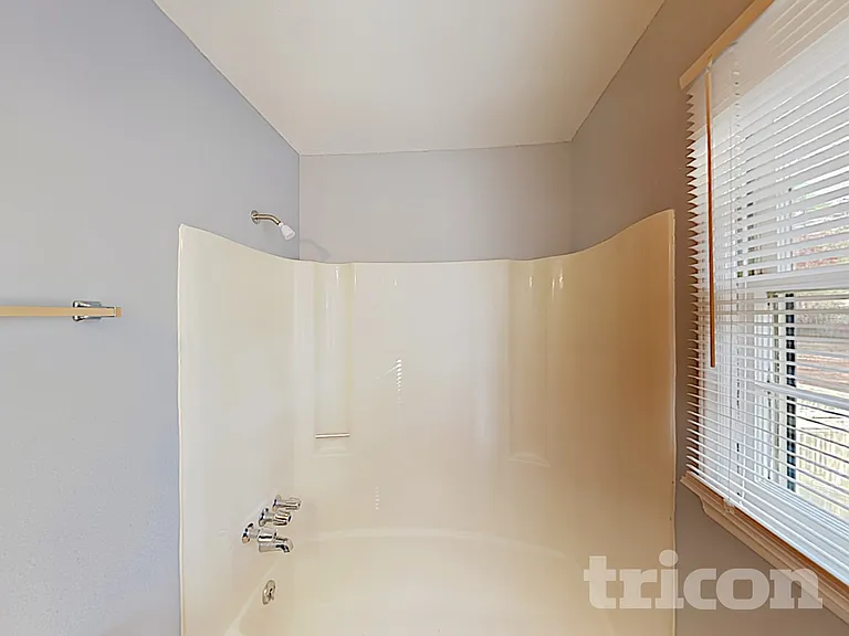 208 Pond Ridge Rd E — Photo 12