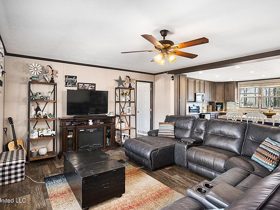 5th image of 61 Arlena Ln