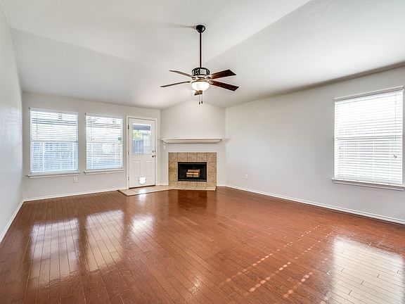 3rd image of 1558 Chivalry Ln