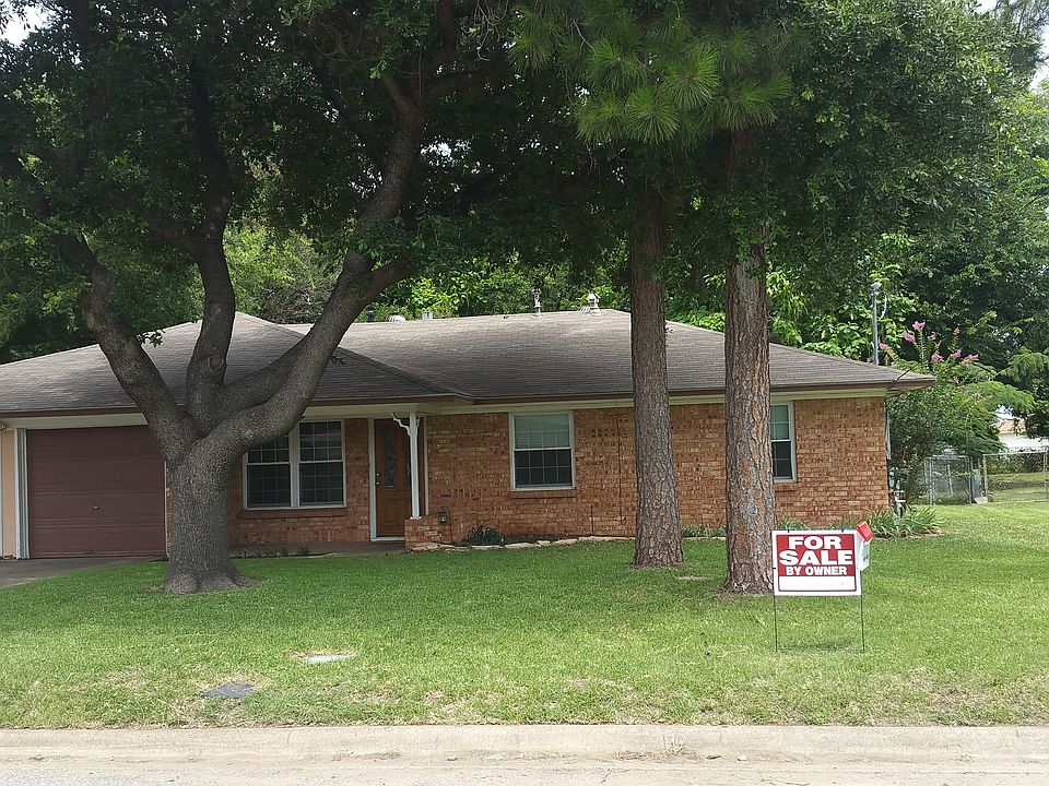 Outside Front, shady trees!