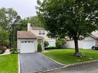 254 Fairfield Dr E, Holbrook, NY 11741
