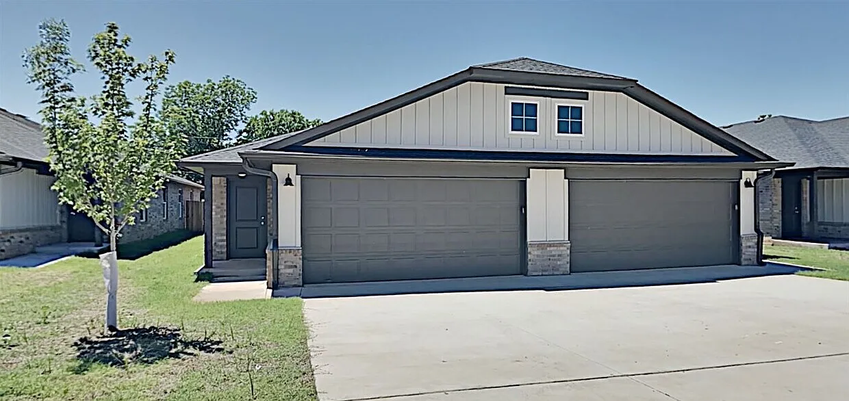 3 bed, 1368 sqft, $1,807 — Photo 1