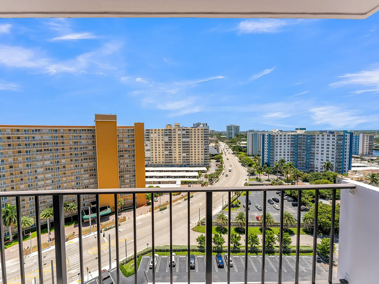 1 bed, 1.5 bath, 890 sqft, $2,300 — Photo 4