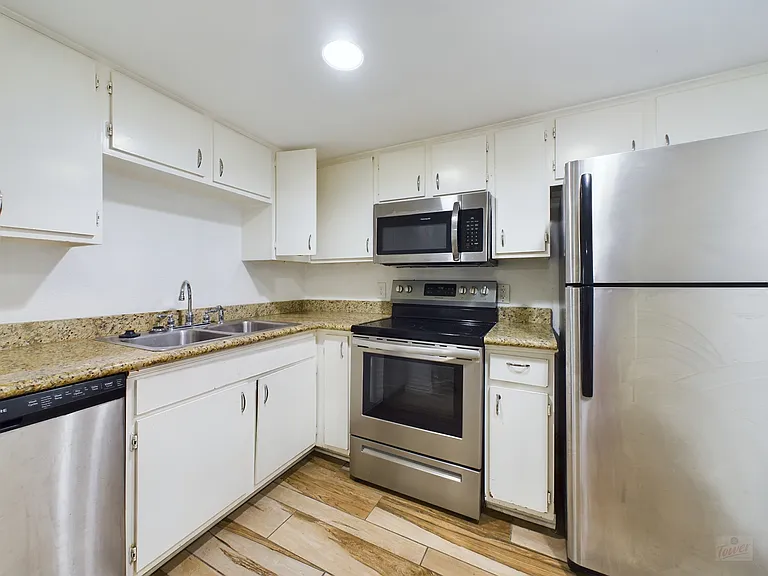 2124 Burton Dr #150 — Photo 8