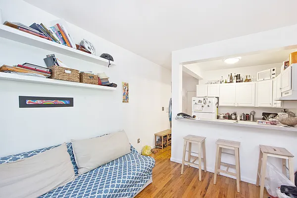 Rented by R New York | media 24