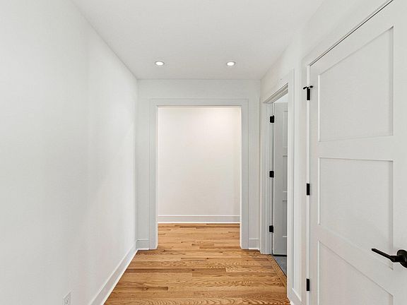 3rd image of 565 Shotwell Ln