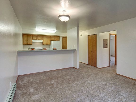 Strawberry Lane Apartments - Living Room and Kitchen