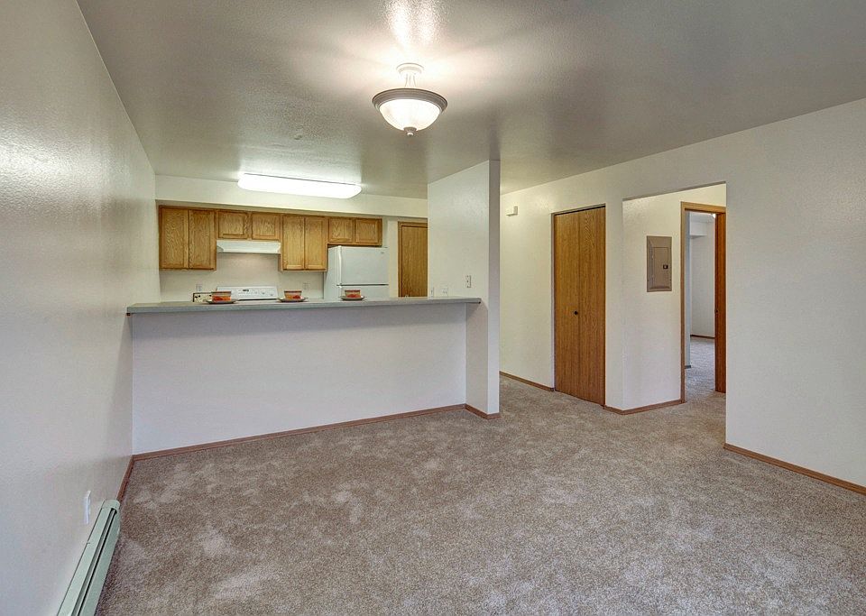 Strawberry Lane Apartments - Living Room and Kitchen