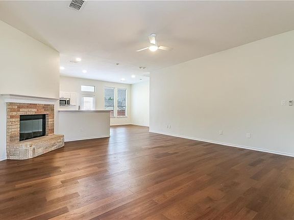 5th image of 6931 Meadow Bend Dr