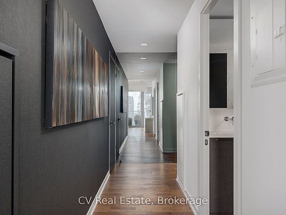 4th image of 95 Bathurst St #1305