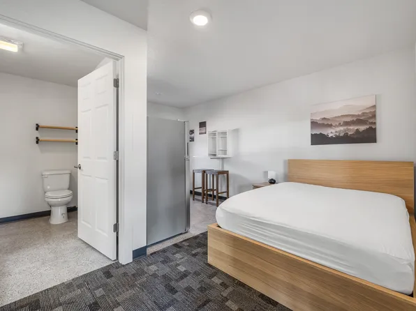 1145 Sherman St, Hot Springs, SD