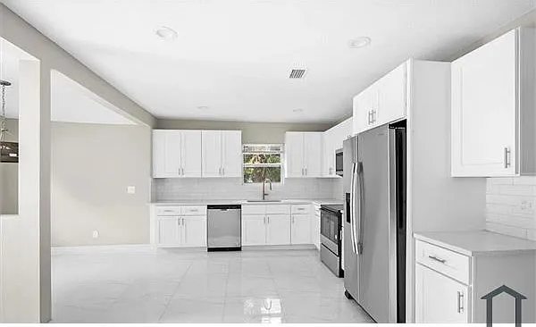 1045 E 24th St — Photo 22