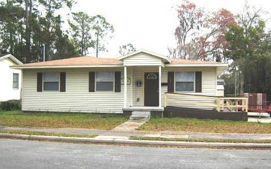 1st image of 329 SE McCray Ave