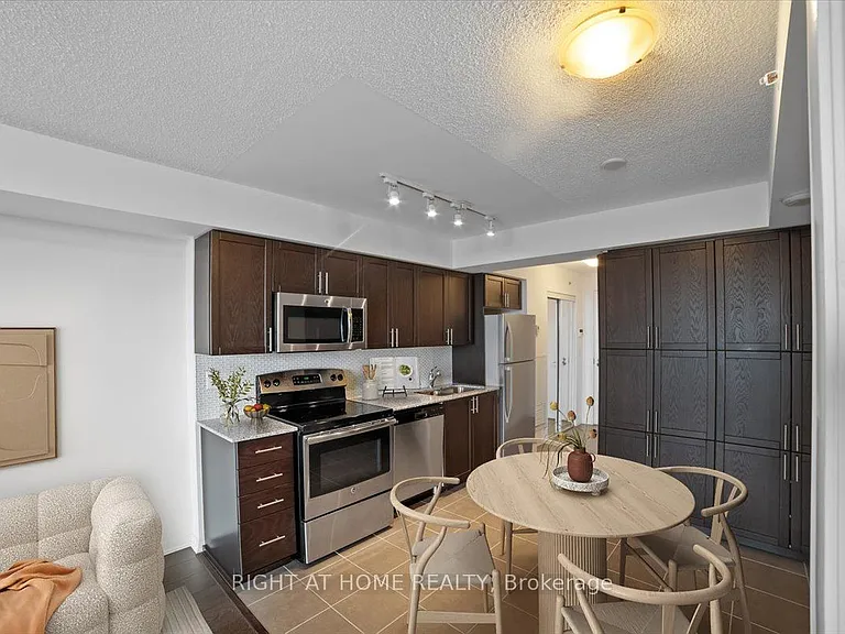 830 Lawrence Ave W #537 — Photo 4
