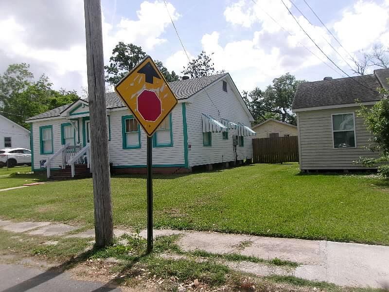 2nd image of 140 Rosier St