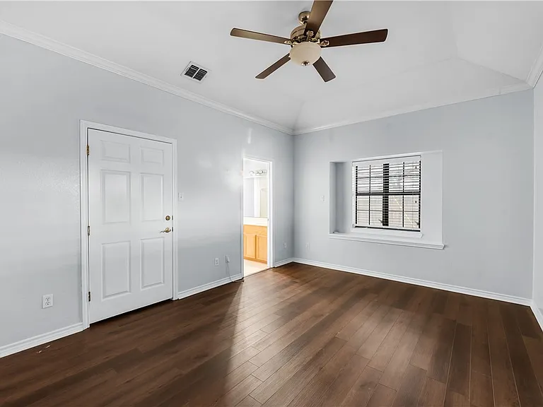 7658 Clearbrook Dr — Photo 13