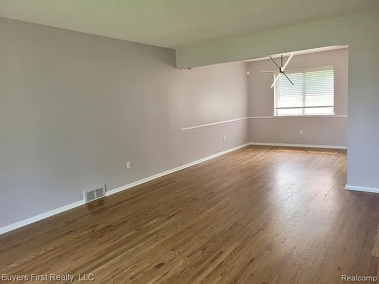 18425 Alta Vista Dr — Photo 3