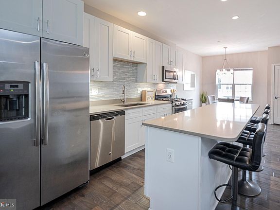 4th image of 7733 Lexington Court Gln