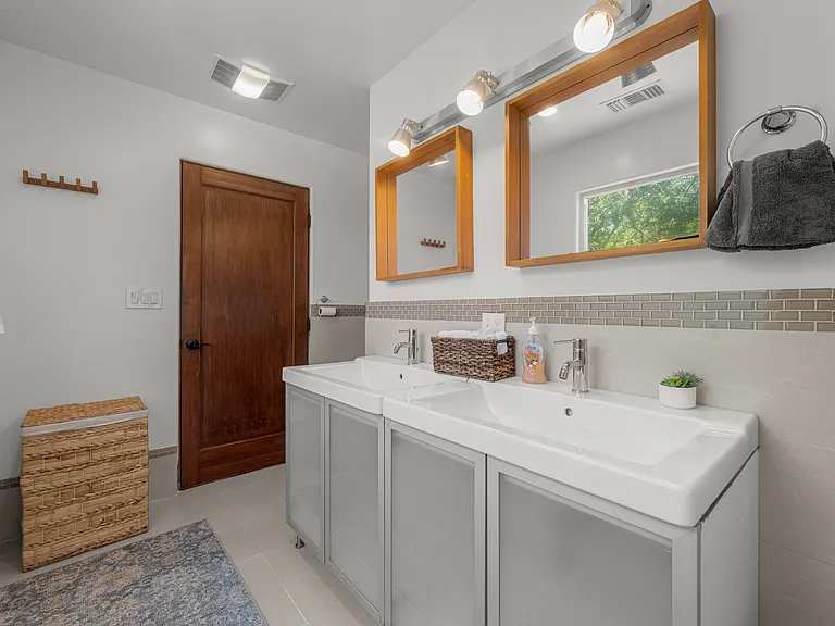 8302 S Sepulveda Blvd — Photo 53