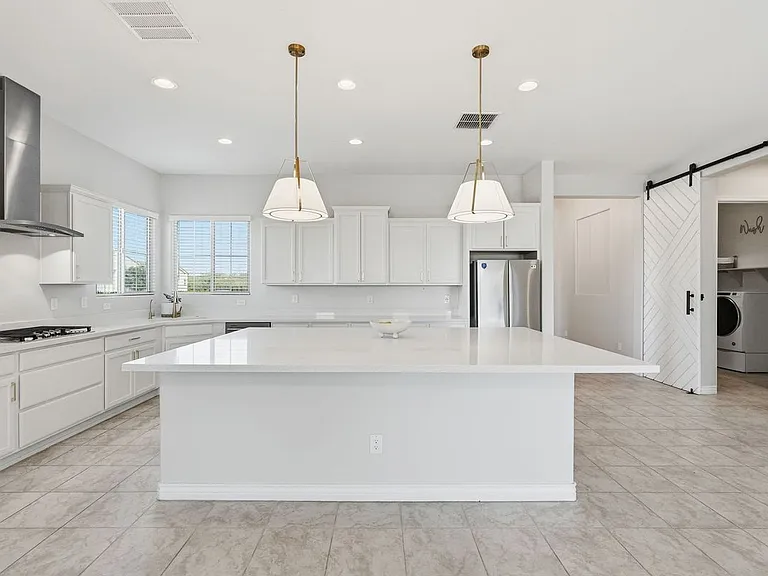 10631 E Thatcher Ave — Photo 5