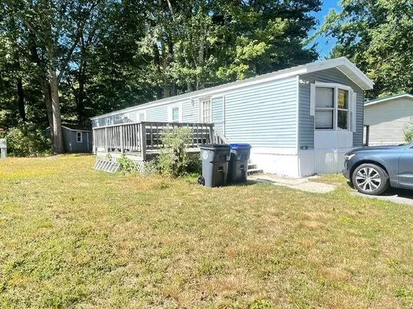 17 Hemlock Dr, Gorham, ME 04038