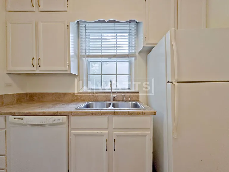 712 47th Way S — Photo 10