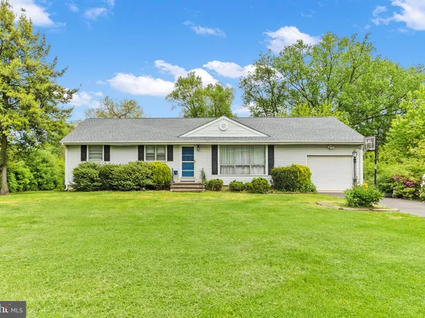 101 Hillside Dr, Robbinsville, NJ 08691