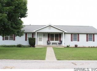 413 College St, Alhambra, IL 62001