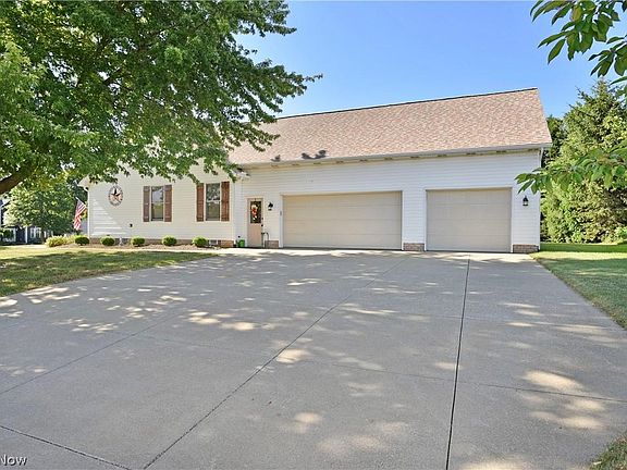 5th image of 2580 Greenview Dr
