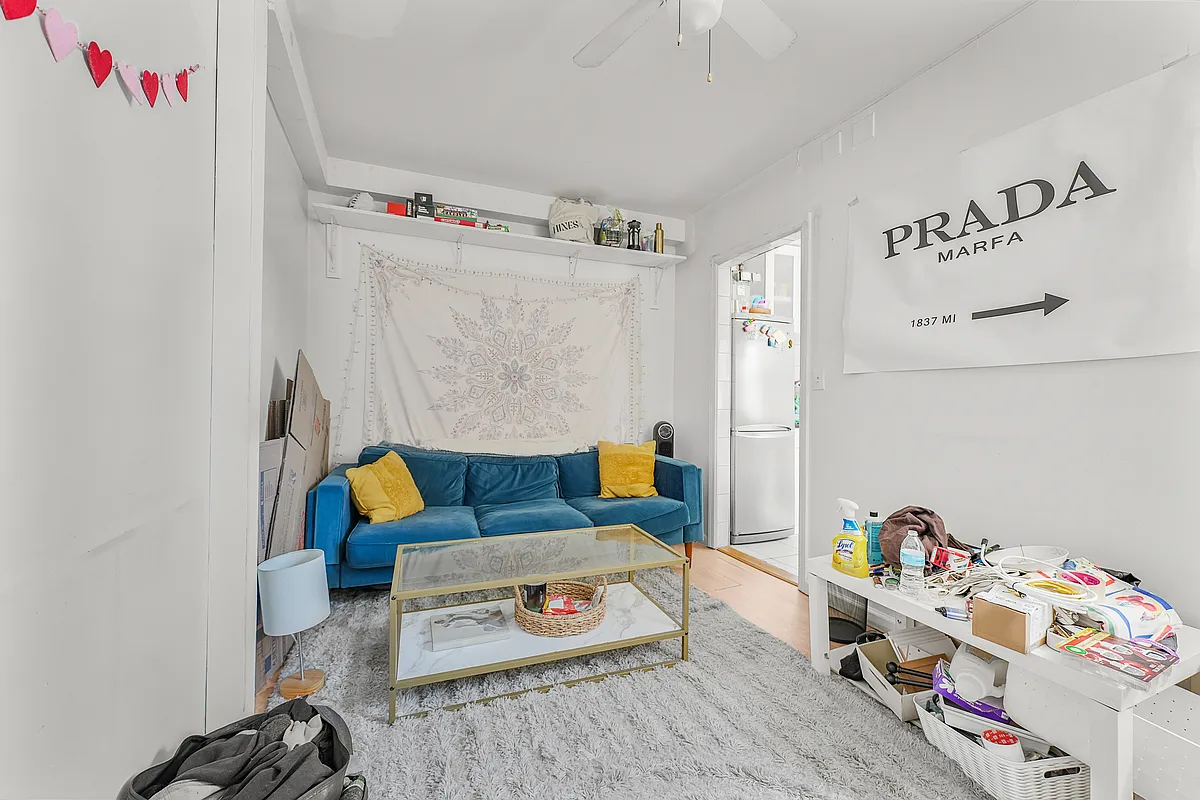 Building Photo - 124 Mott St #25