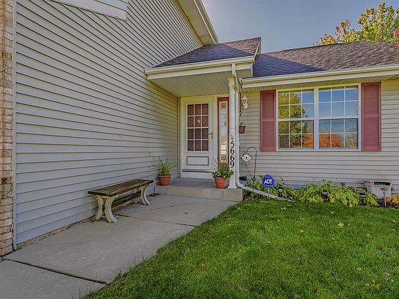 3rd image of 5669 Heaton Ct