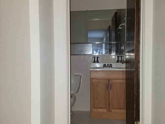 5th image of 5949 N Kenmore Ave APT 303