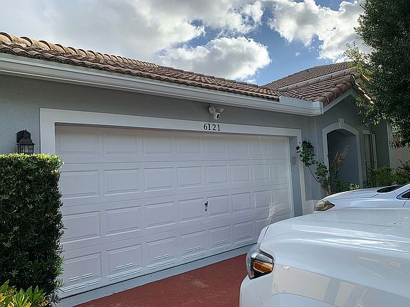 4th image of 6121 Willoughby Cir