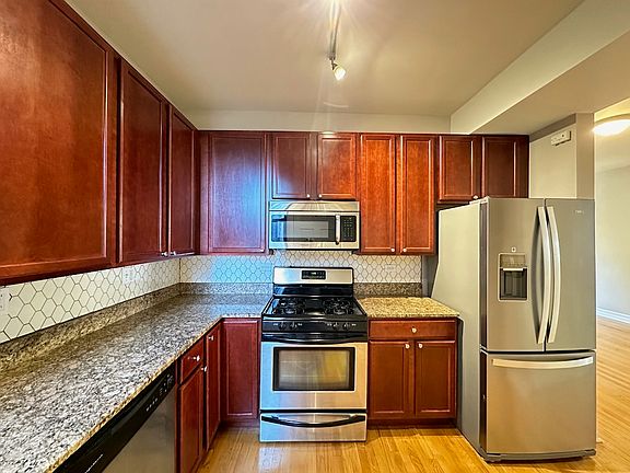 4th image of 4609 N Paulina St #A3