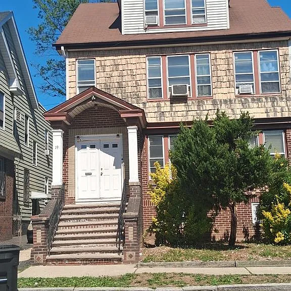 19 Bayview Ave — Photo 1