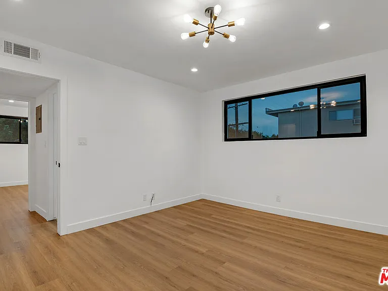 950 Havenhurst Dr #6 — Photo 7