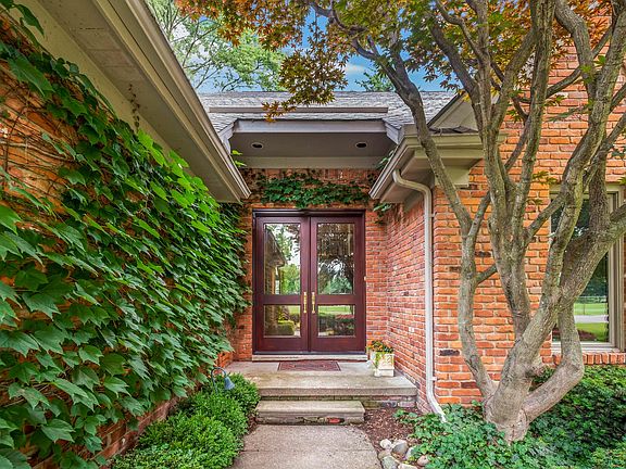 3rd image of 2324 Northlawn Blvd