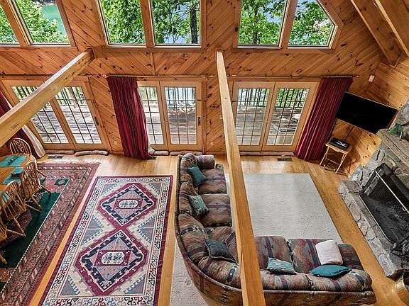 3rd image of 226 Cove Ridge Ln