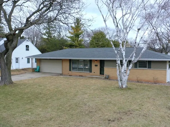 405 E Briar Ln, Green Bay, WI 54301