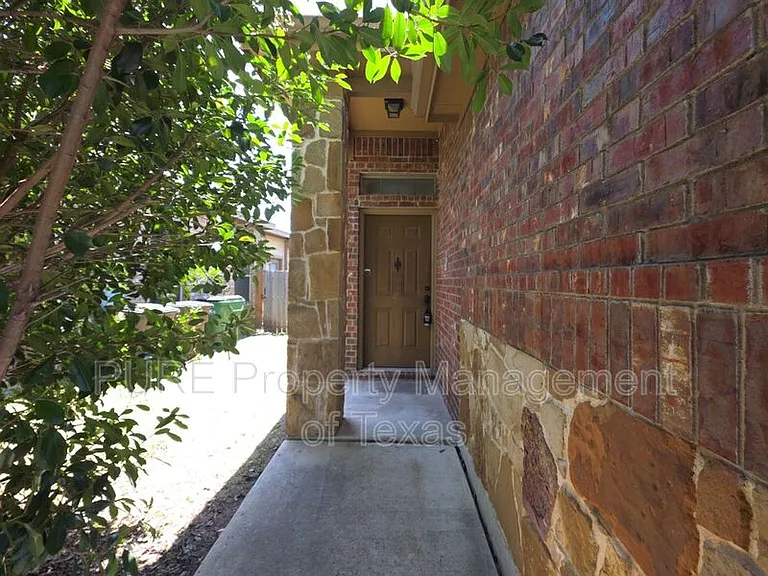 1504 Muirfield Bend Dr #A — Photo 2