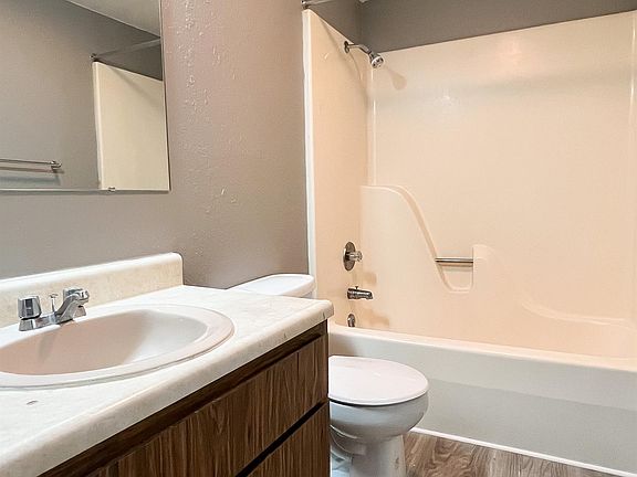 4th image of 108 S Green St APT 8