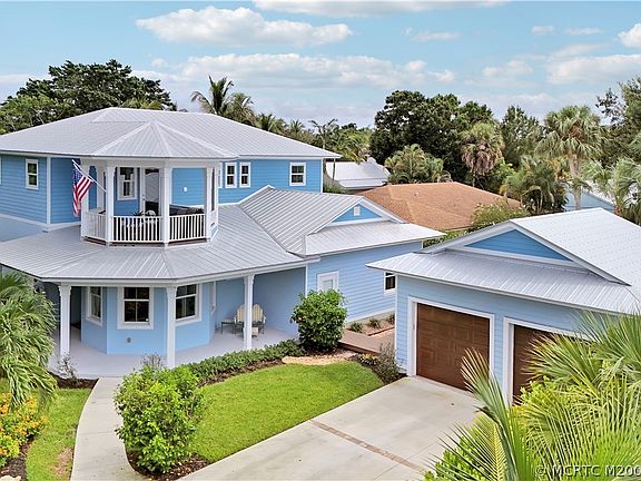 2nd image of 1002 SE Riverside Dr