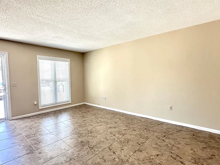 835A Ellen St — Photo 4