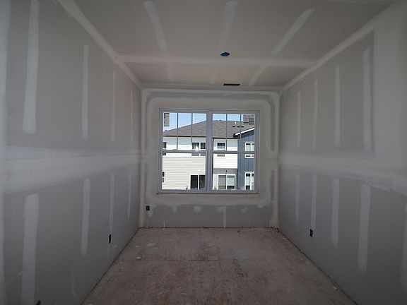 3rd image of 3050 W New York St