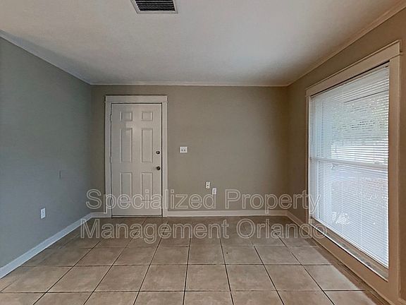 3rd image of 614 Villa Cir