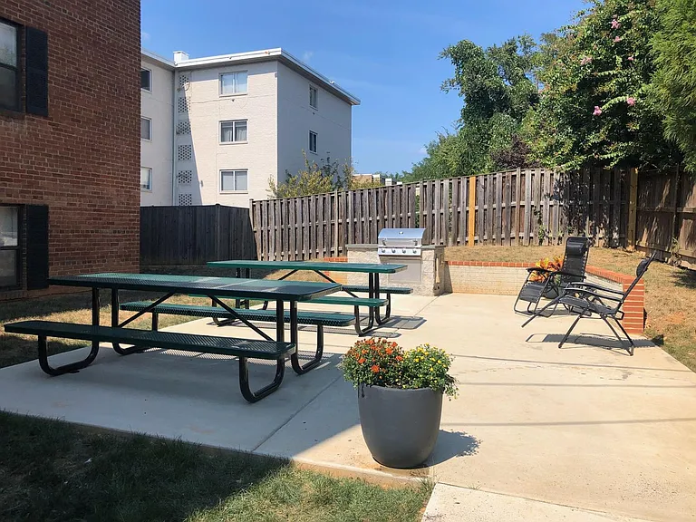 1215 N Quinn Street — Photo 16